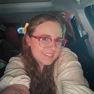 Meet your Posher, Kayley